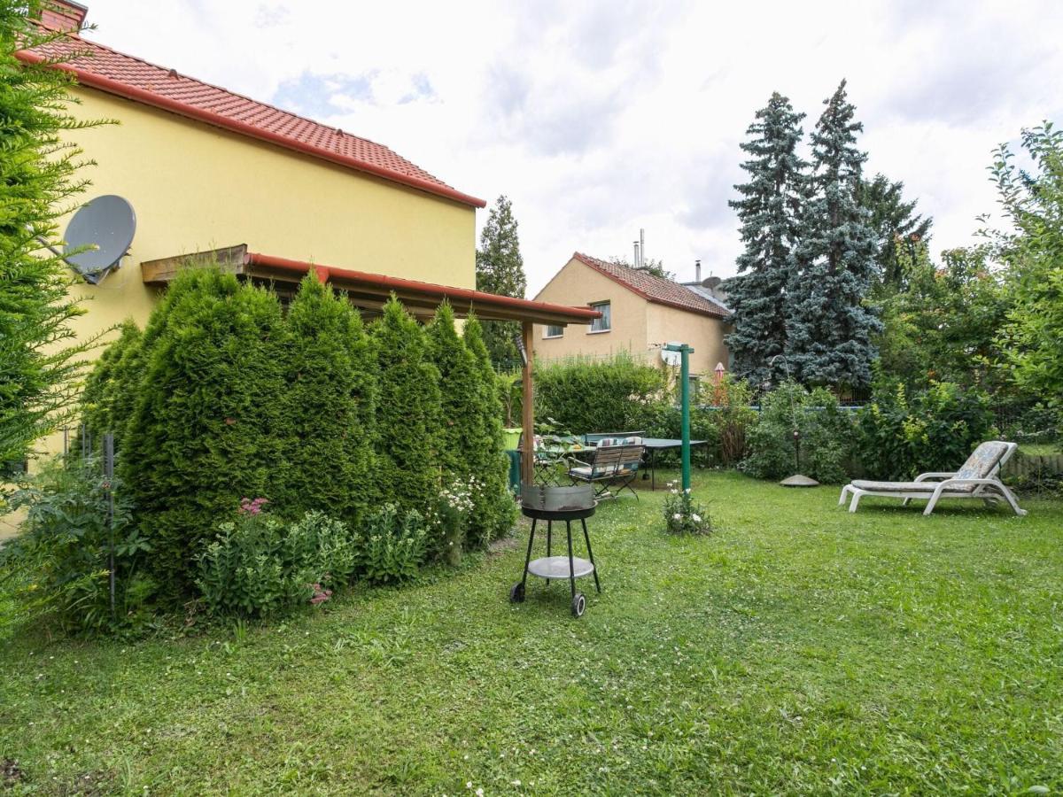 Lively Holiday Home In Wien With Private Garden Dış mekan fotoğraf